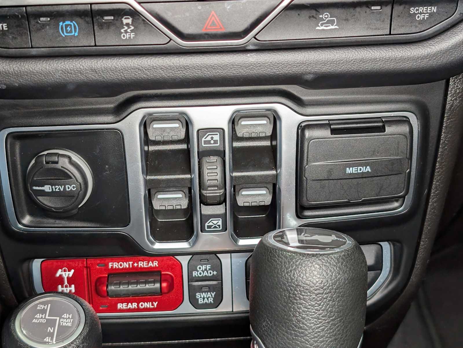Used 2024 Jeep Wrangler Unlimited Rubicon 4xe AWD/4WD image 34