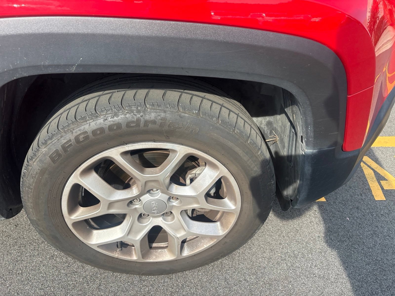 Used 2015 Jeep Renegade Latitude w/ Cold Weather Group FWD image 17