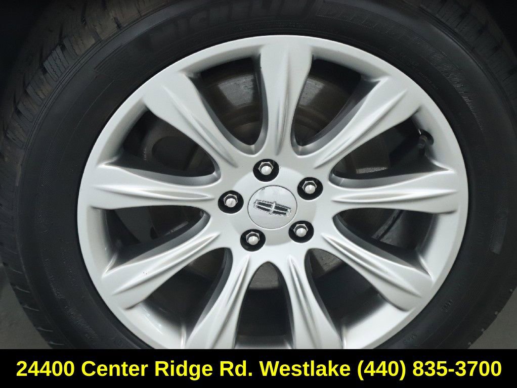Used 2013 Lincoln MKT AWD image 12