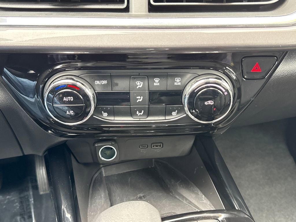 Used 2025 Chevrolet Trax ACTIV w/ Sunroof Package image 22