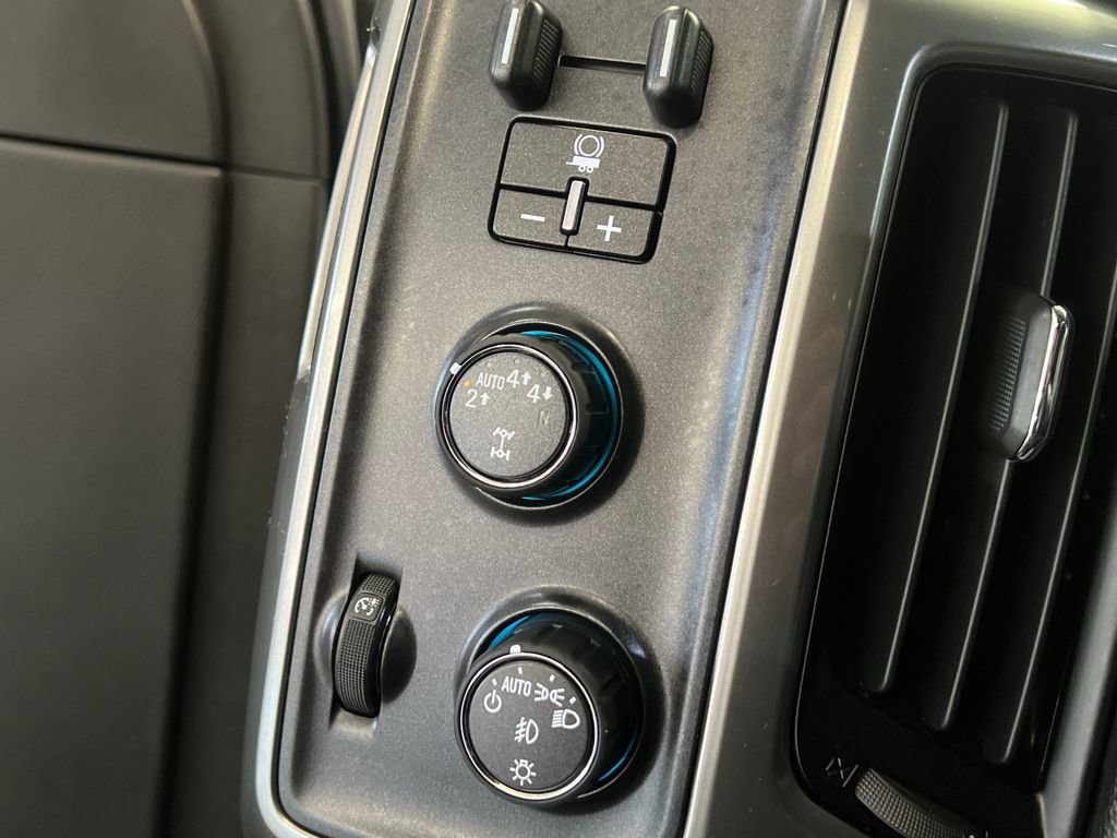 Used 2018 Chevrolet Silverado 1500 LT w/ All Star Edition AWD/4WD image 28