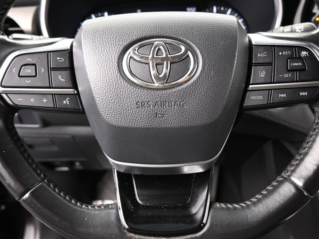 Used 2021 Toyota Highlander XLE image 29