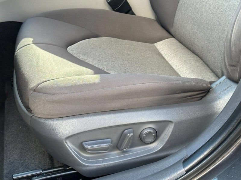 Used 2019 Toyota Camry LE w/ Convenience Package FWD image 26