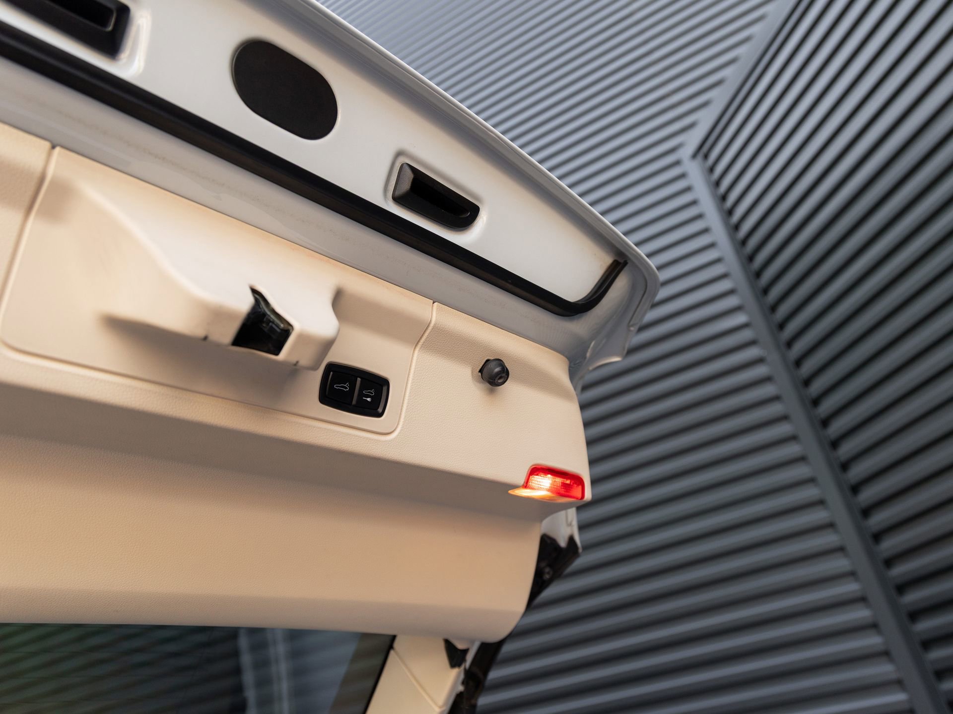 Used 2016 Porsche Panamera S RWD image 33