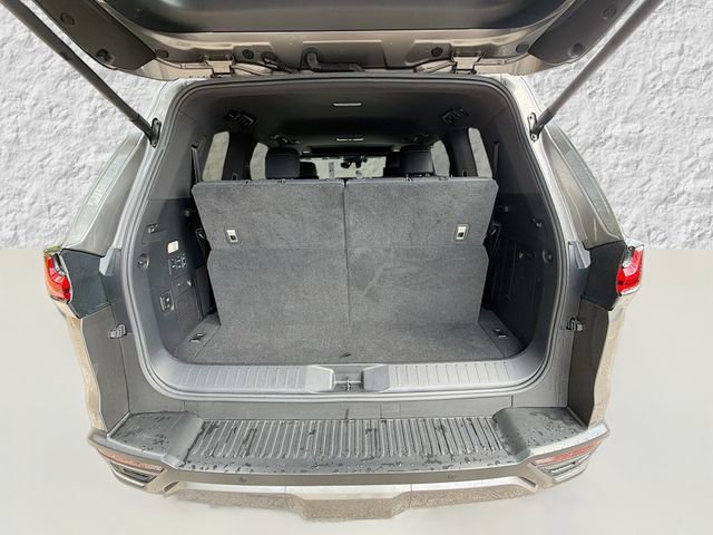 Used 2022 Lexus LX 600 4WD w/ Accessory Package (Z1) image 12