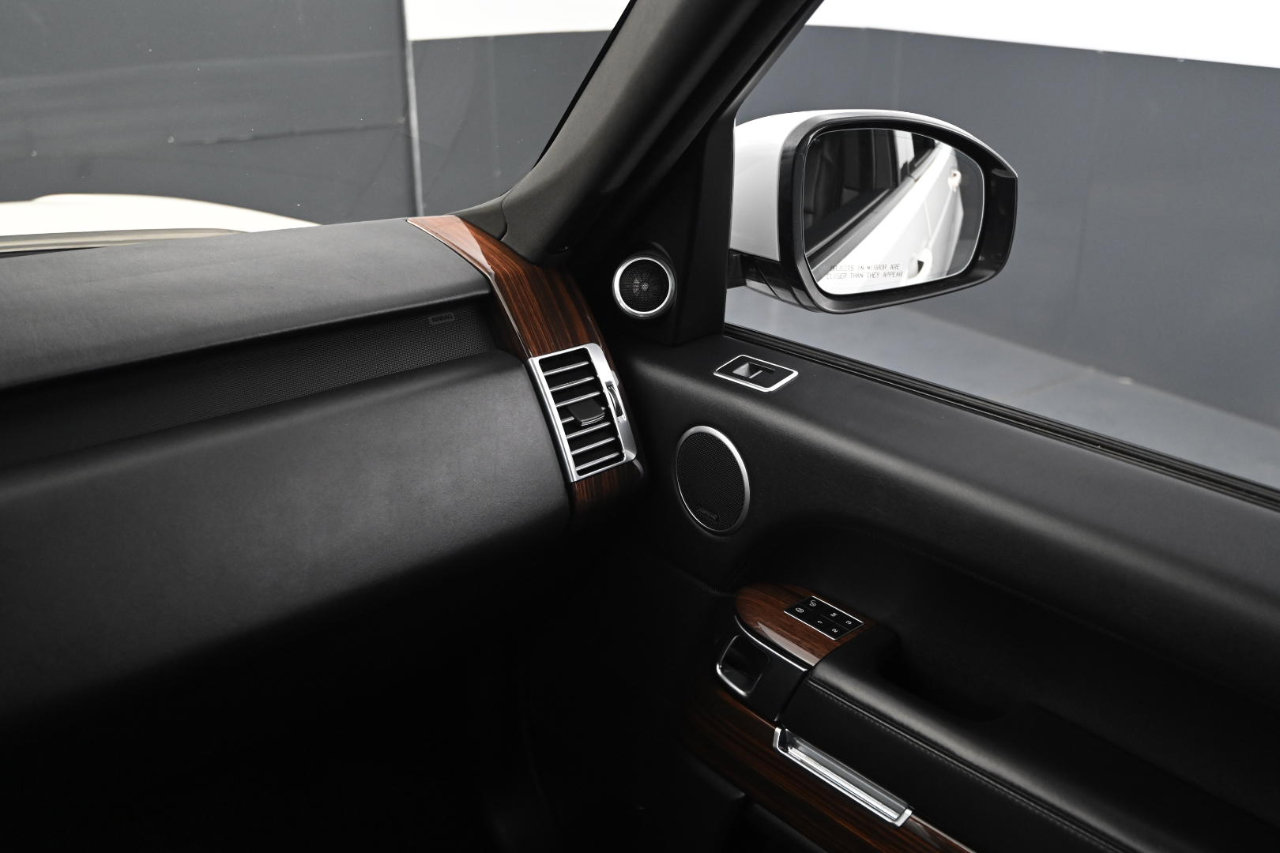 Used 2016 Land Rover Range Rover HSE image 19