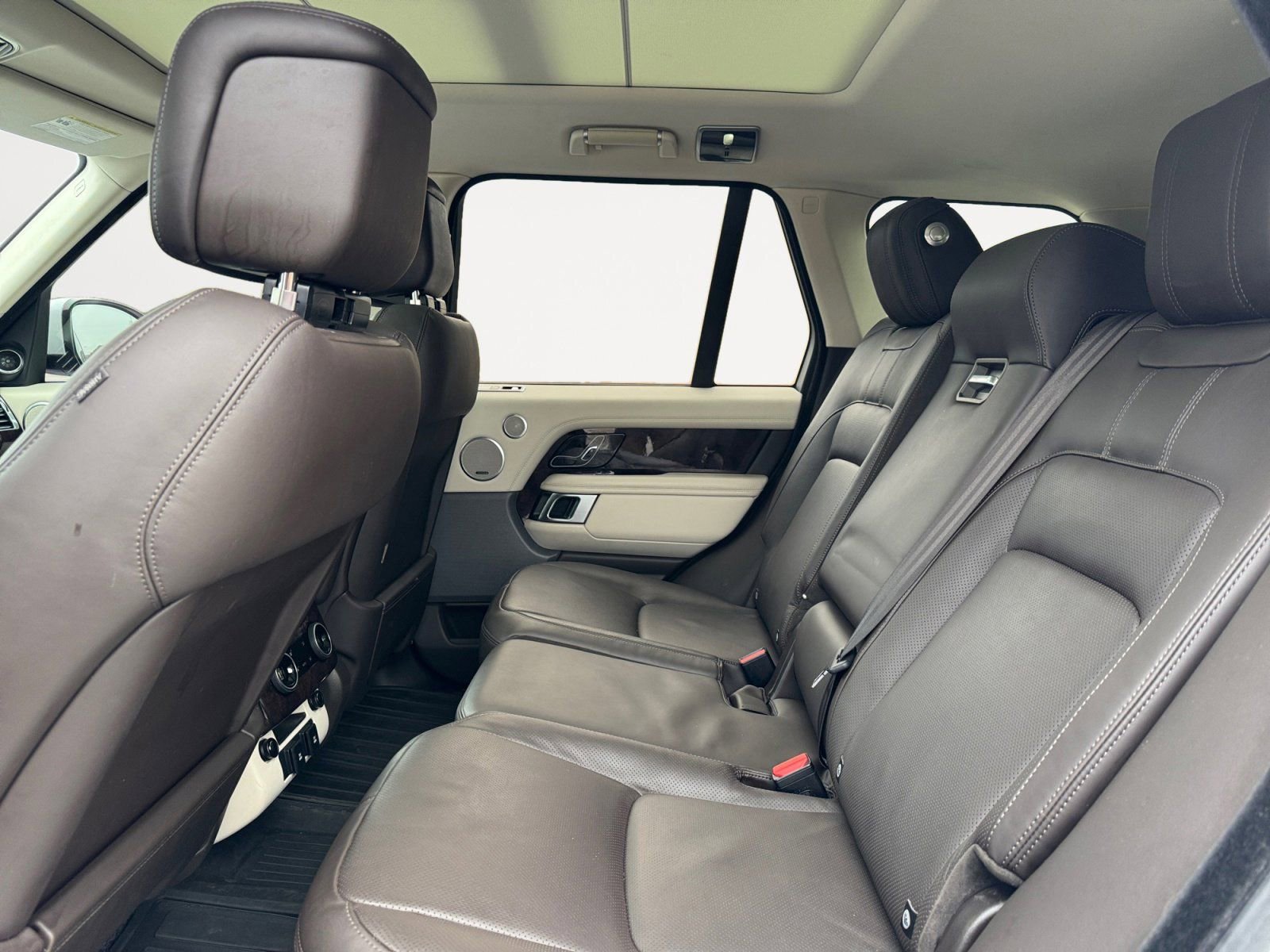 Used 2018 Land Rover Range Rover HSE image 13