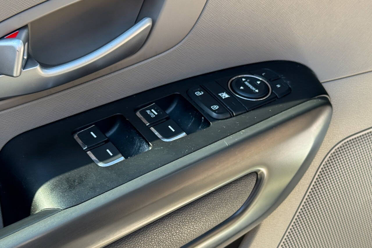 Used 2018 Kia Sedona L FWD image 21