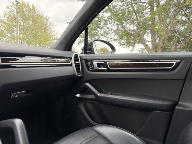 Used 2019 Porsche Cayenne Turbo image 26