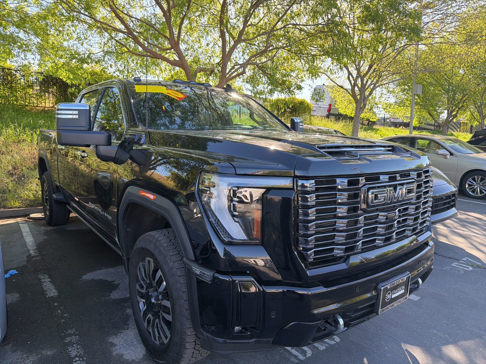 Used 2025 GMC Sierra 2500 Denali Ultimate w/ Snow Plow Prep/Camper Package image 3