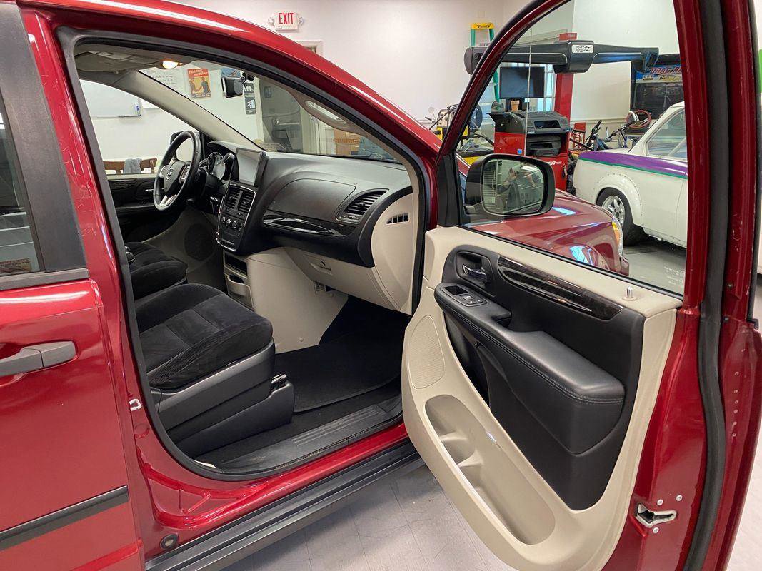 Used 2014 Dodge Grand Caravan American Value Package w/ UConnect Hands-Free Group image 11