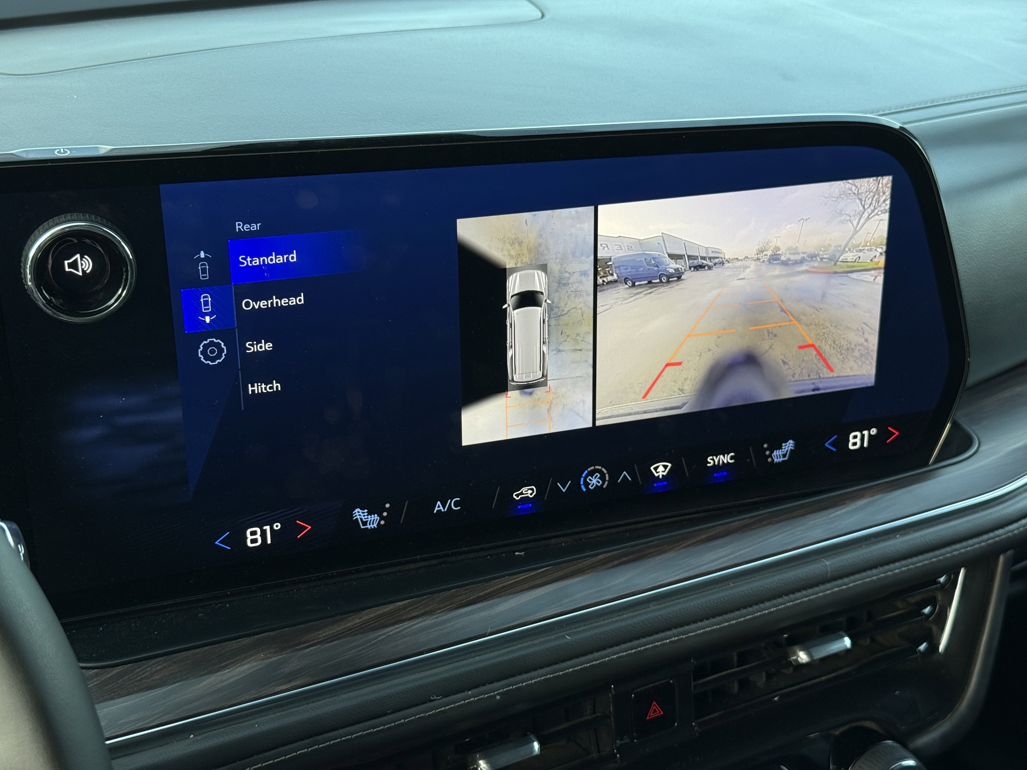 Used 2025 Chevrolet Suburban Z71 image 27