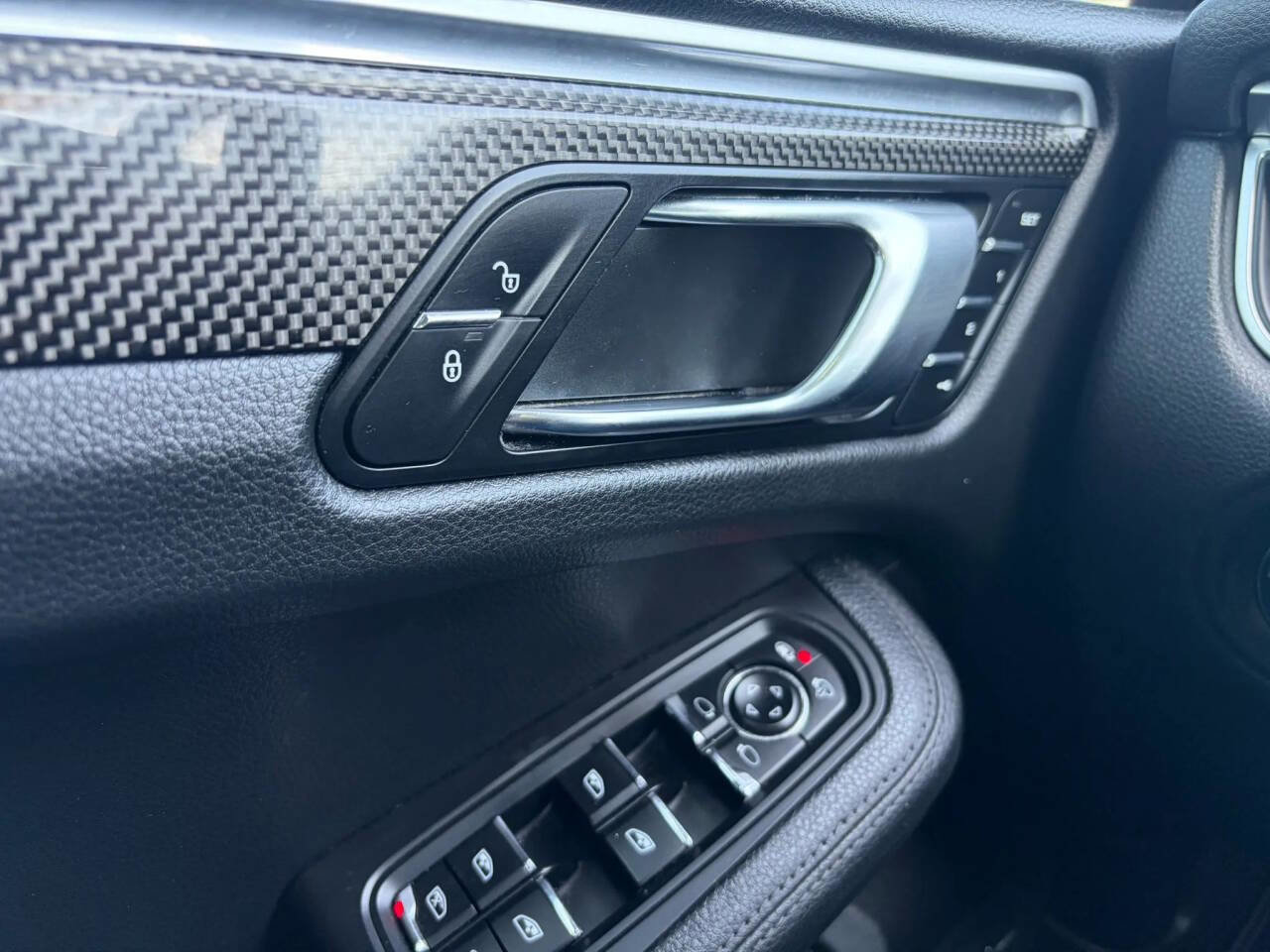 Used 2017 Porsche Macan S image 16