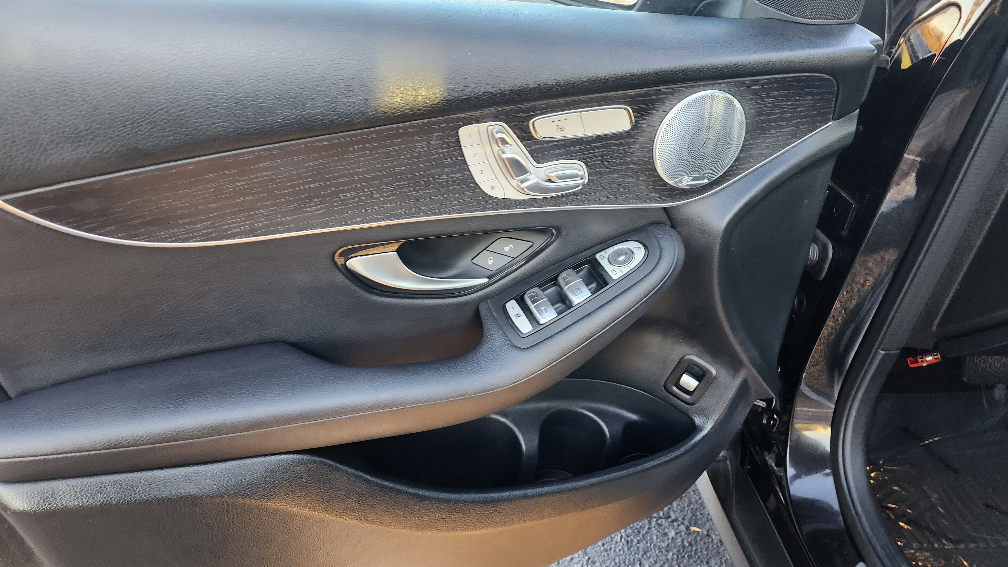 Used 2020 Mercedes-Benz GLC 300 4MATIC w/ Exterior Lighting Package image 19