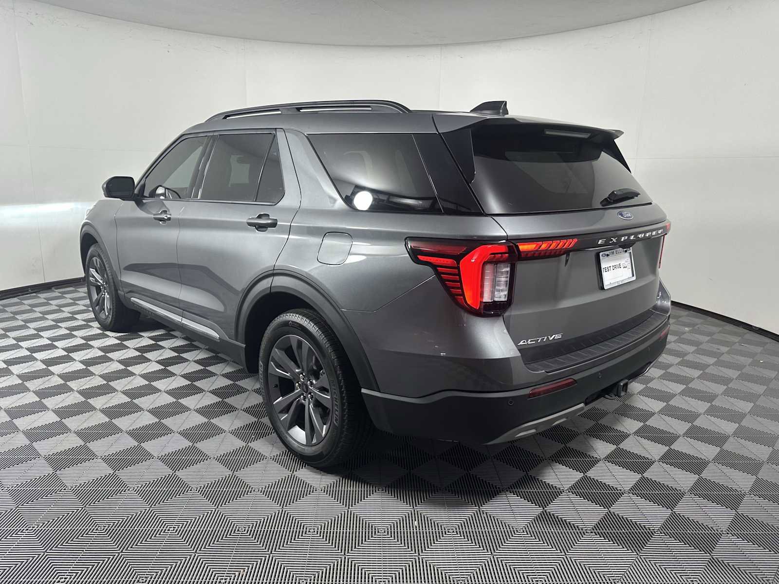 Used 2025 Ford Explorer Active w/ Active Comfort Package AWD/4WD image 5