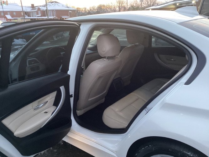 Used 2017 BMW 320i xDrive 320i xDrive image 5