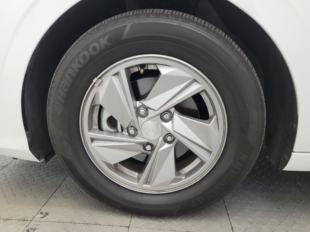Used 2025 Hyundai Elantra SE FWD image 31