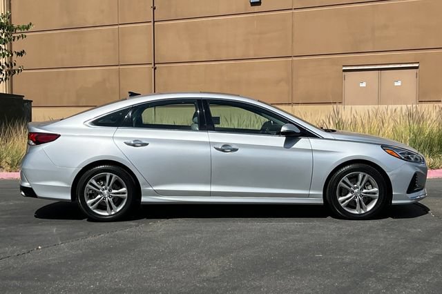 Used 2018 Hyundai Sonata Limited w/ Limited Ultimate Package 03 FWD image 3