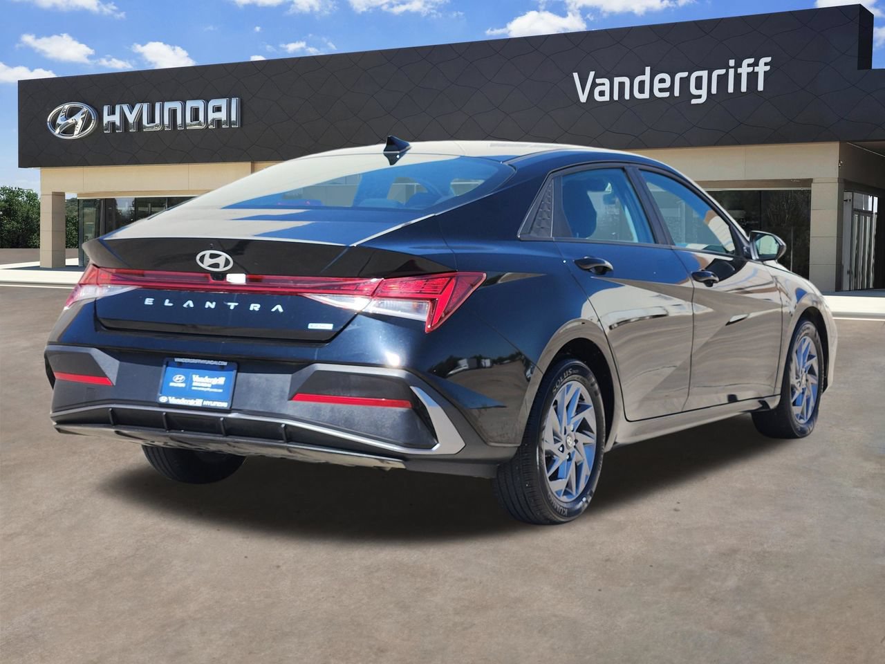 Certified 2024 Hyundai Elantra Blue FWD image 4