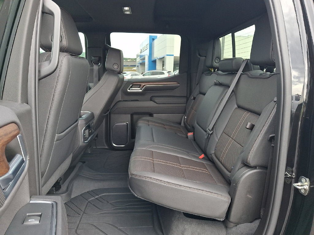 Used 2023 Chevrolet Silverado 1500 High Country w/ High Country Premium Package AWD/4WD image 10