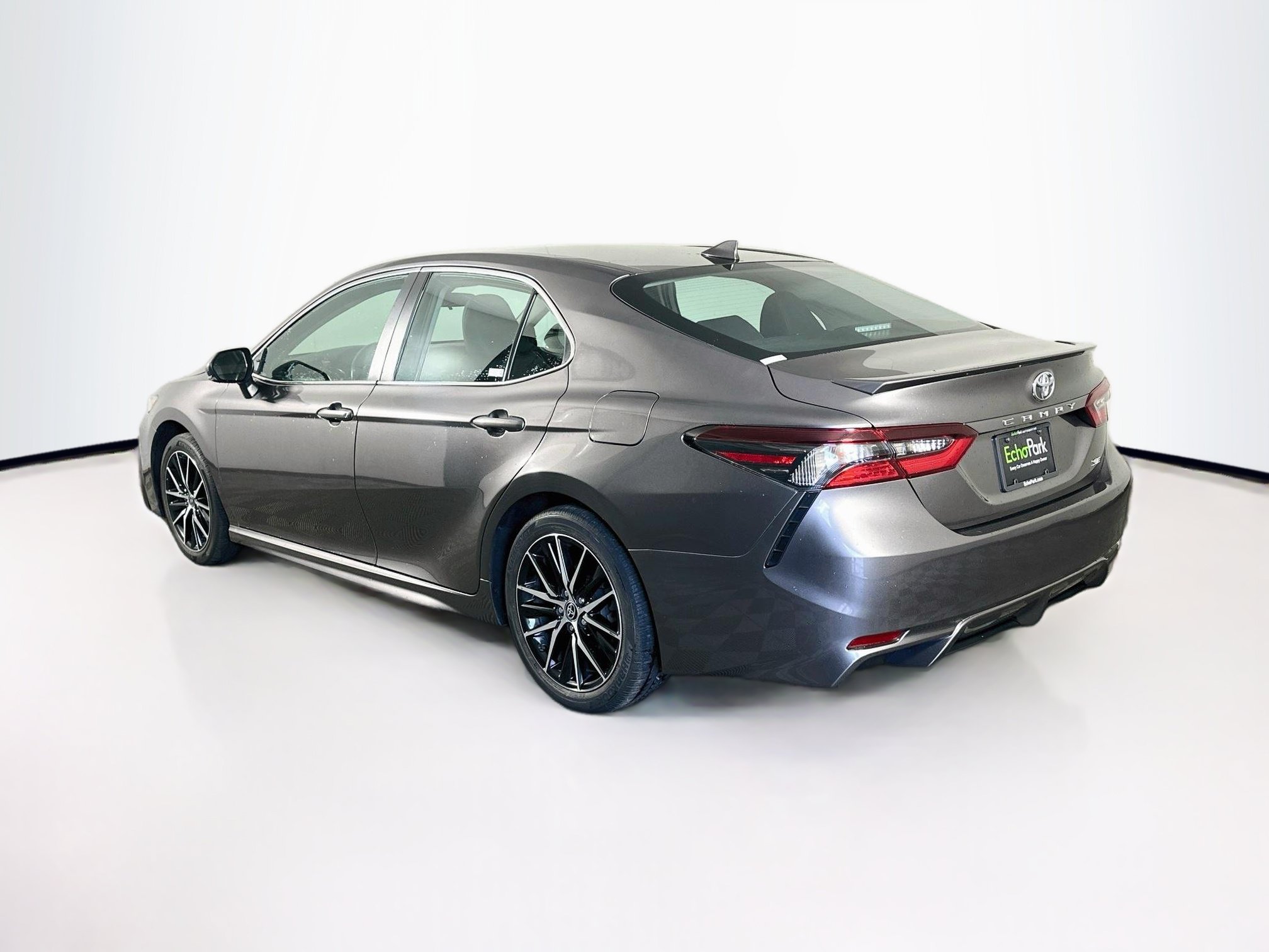 Used 2024 Toyota Camry SE FWD image 5