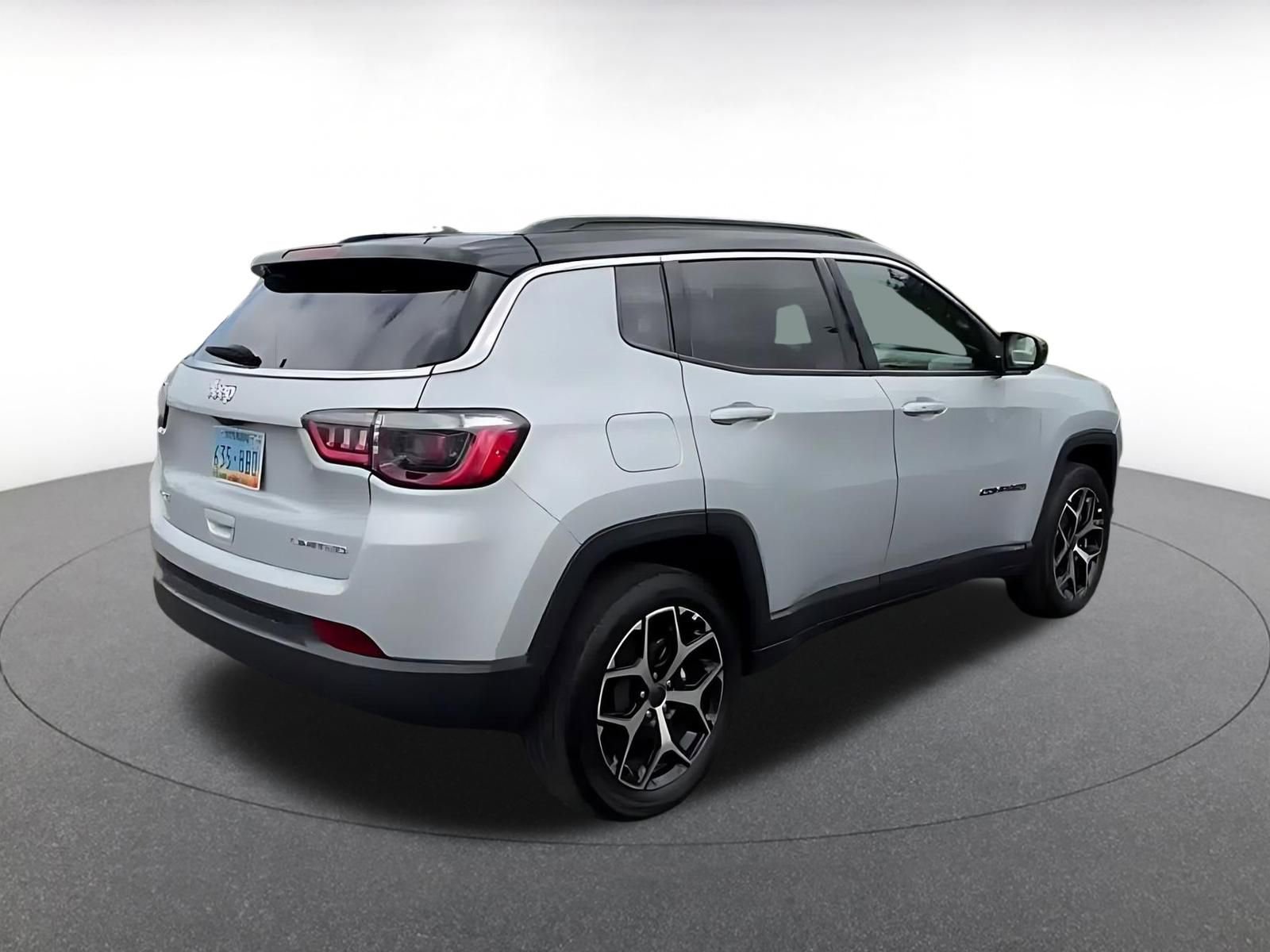 Used 2025 Jeep Compass Limited AWD/4WD image 14