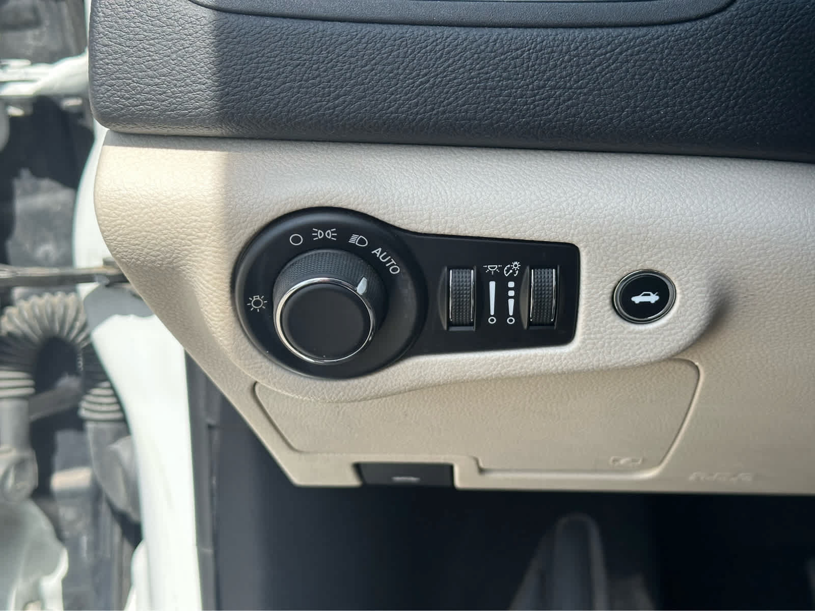 Used 2016 Chrysler 200 Limited FWD image 16