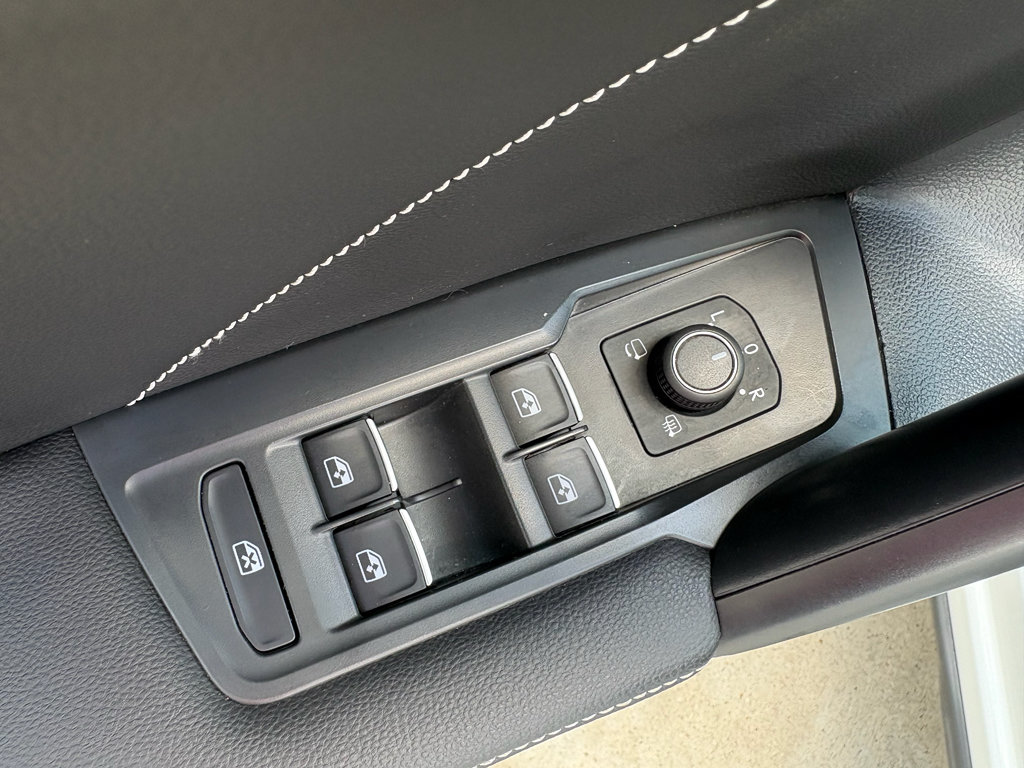 Used 2024 Volkswagen Tiguan SEL R-Line AWD/4WD image 11