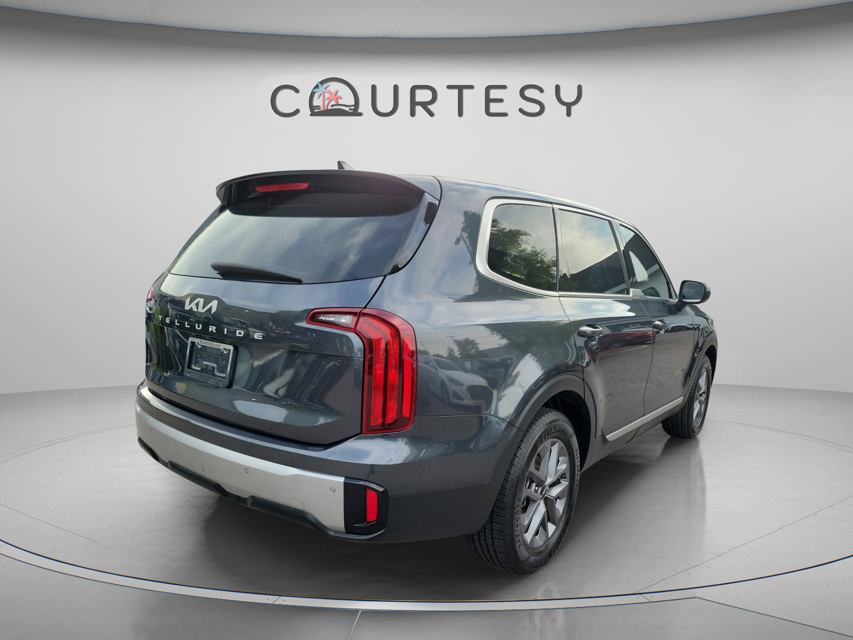 Used 2023 Kia Telluride LX FWD image 9