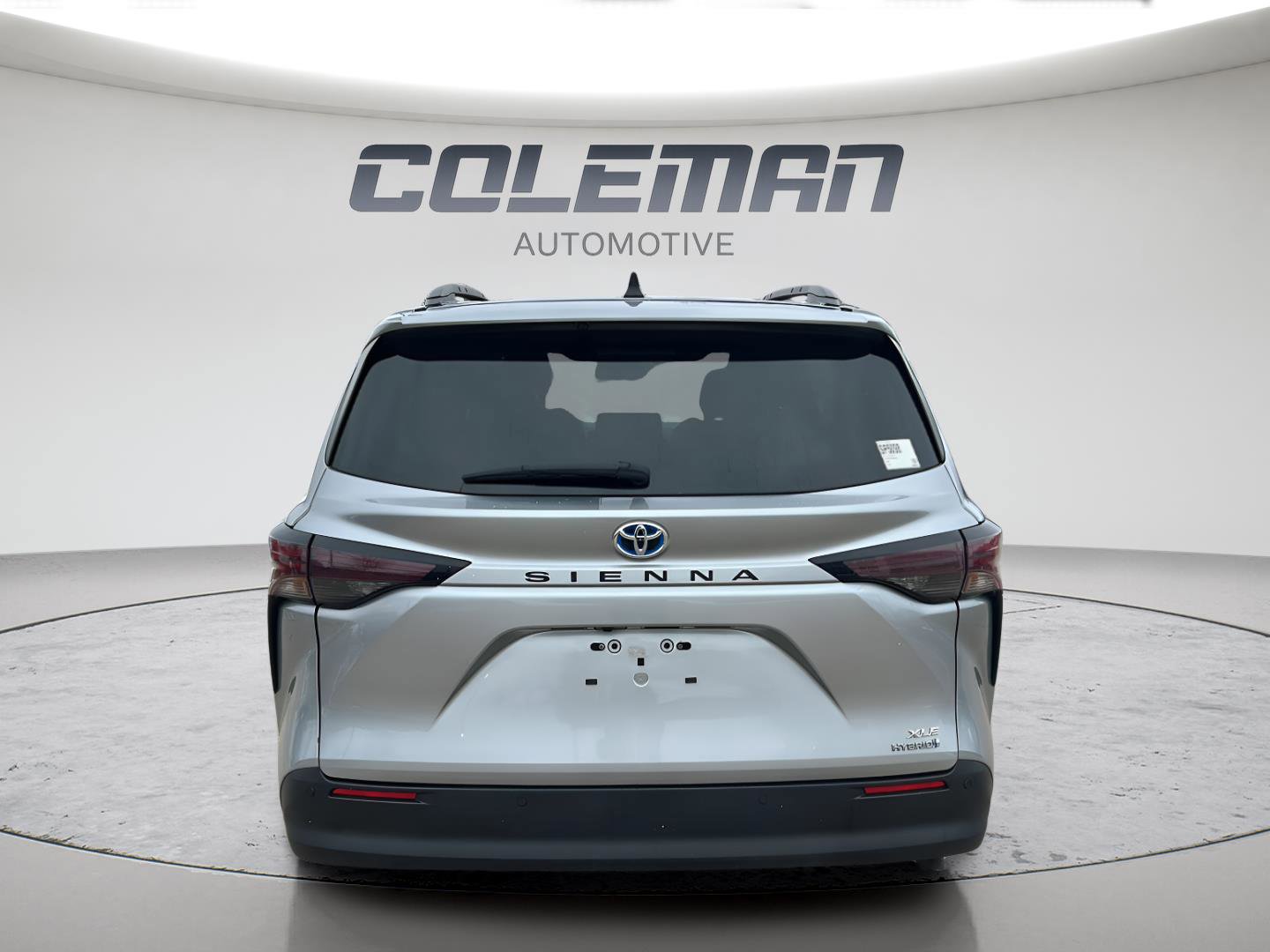 Used 2024 Toyota Sienna XLE FWD image 10