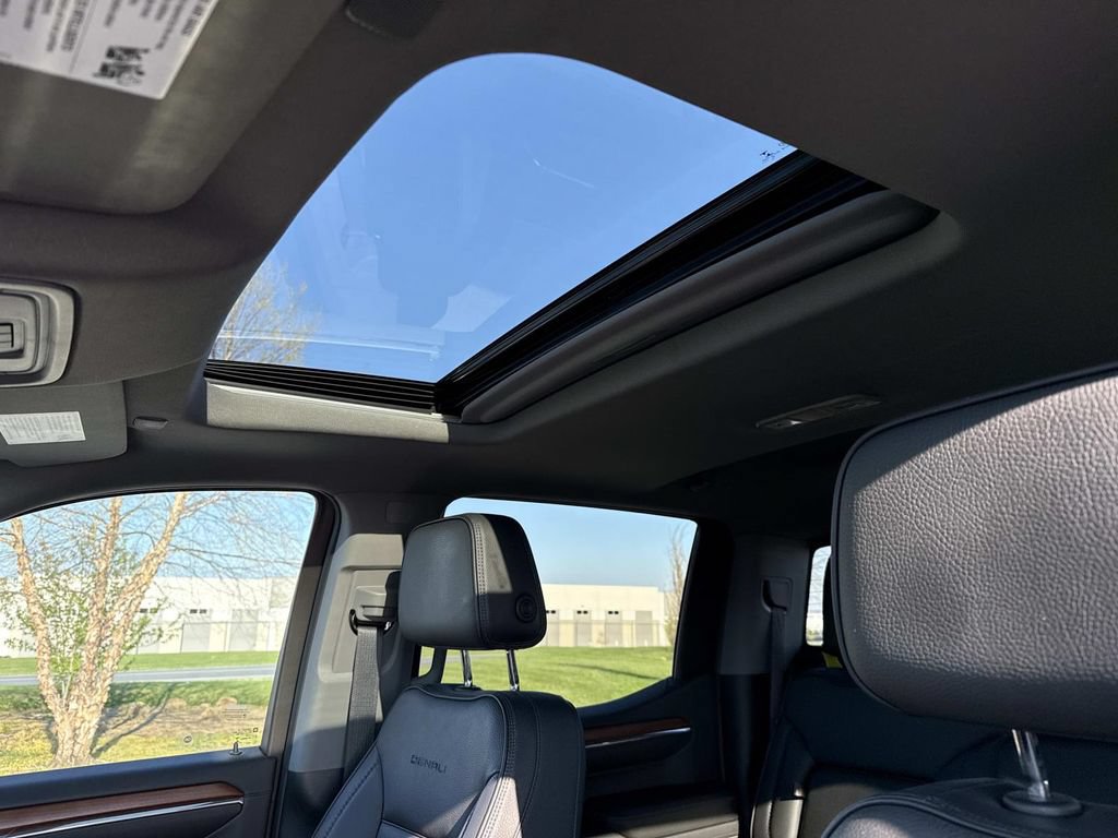 Used 2023 GMC Sierra 1500 Denali w/ Denali Reserve Package AWD/4WD image 4