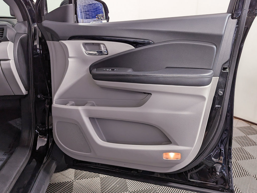 Used 2017 Honda Pilot Touring image 26