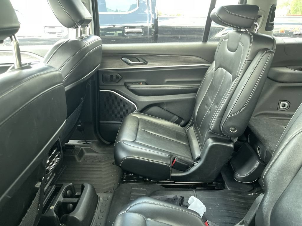 Used 2022 Jeep Grand Cherokee L Limited AWD/4WD image 5