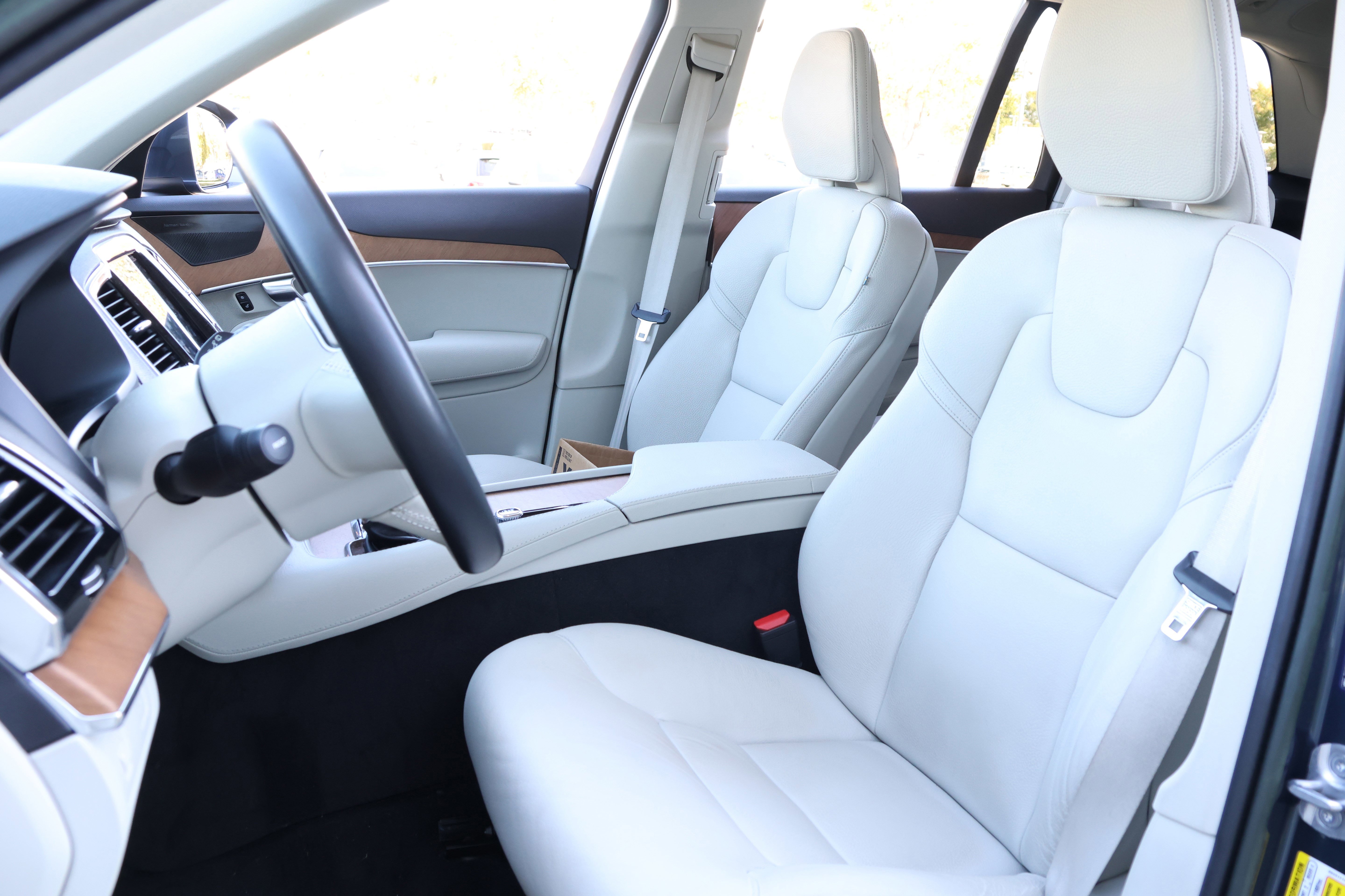 Used 2022 Volvo XC90 T6 Momentum w/ Advanced Package image 32