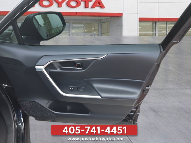 Used 2021 Toyota RAV4 LE AWD/4WD image 34