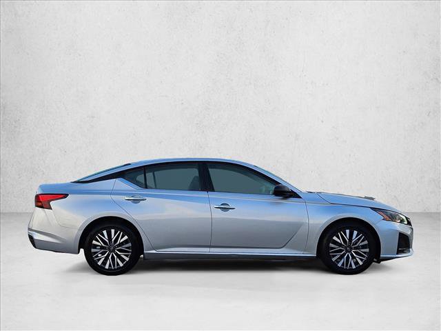 Used 2024 Nissan Altima 2.5 SV FWD image 4
