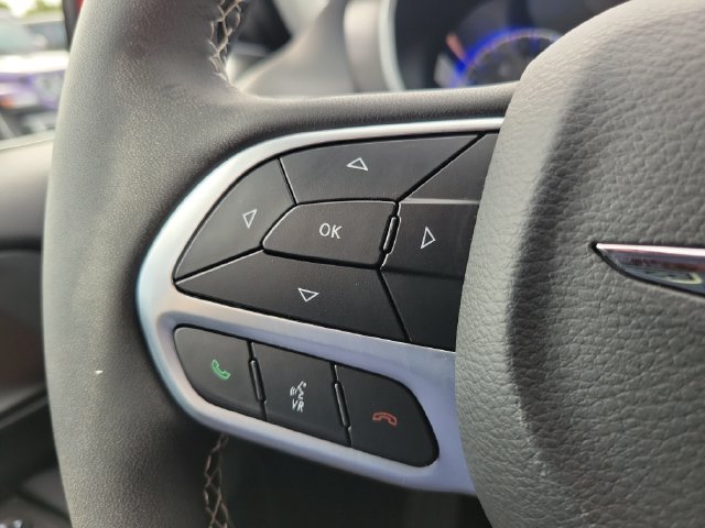 Used 2025 Chrysler Voyager LX FWD image 21
