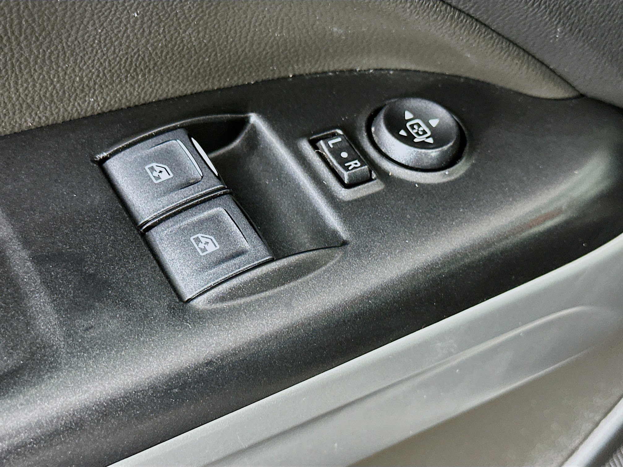 Used 2022 Chevrolet Colorado LT w/ Fleet Safety Package RWD image 15