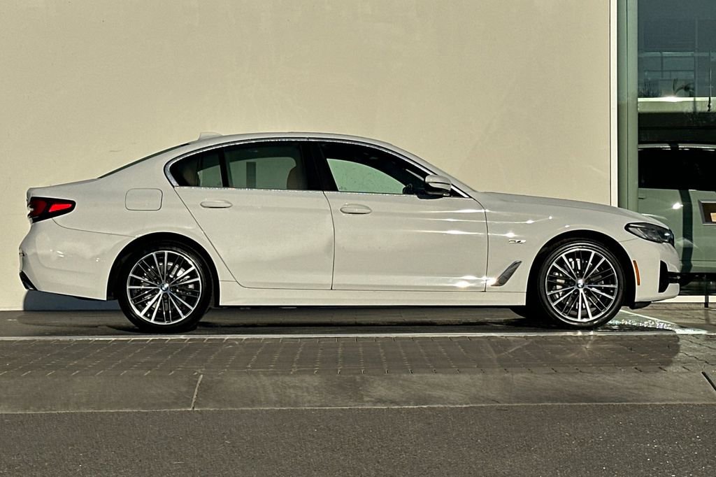 Used 2023 BMW 530e w/ Convenience Package image 2