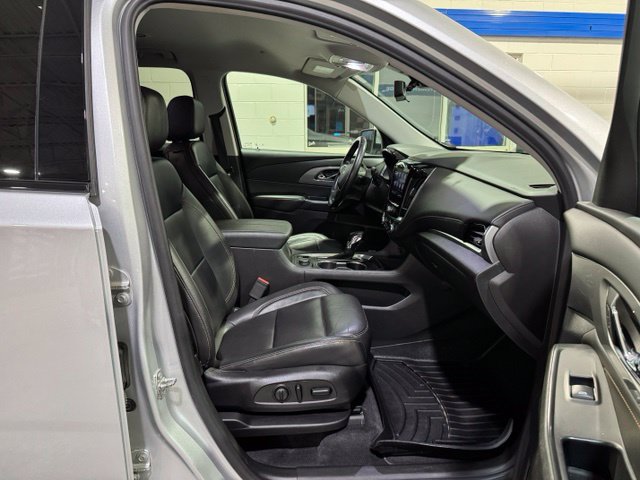 Used 2021 Chevrolet Traverse RS FWD image 15