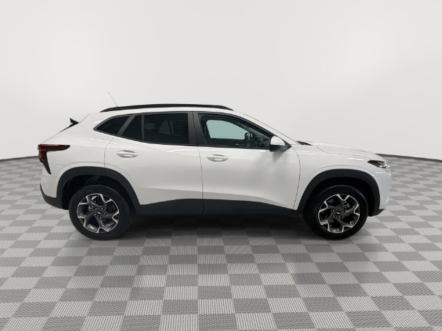 New 2026 Chevrolet Trax LT w/ LT Convenience Package FWD image 12
