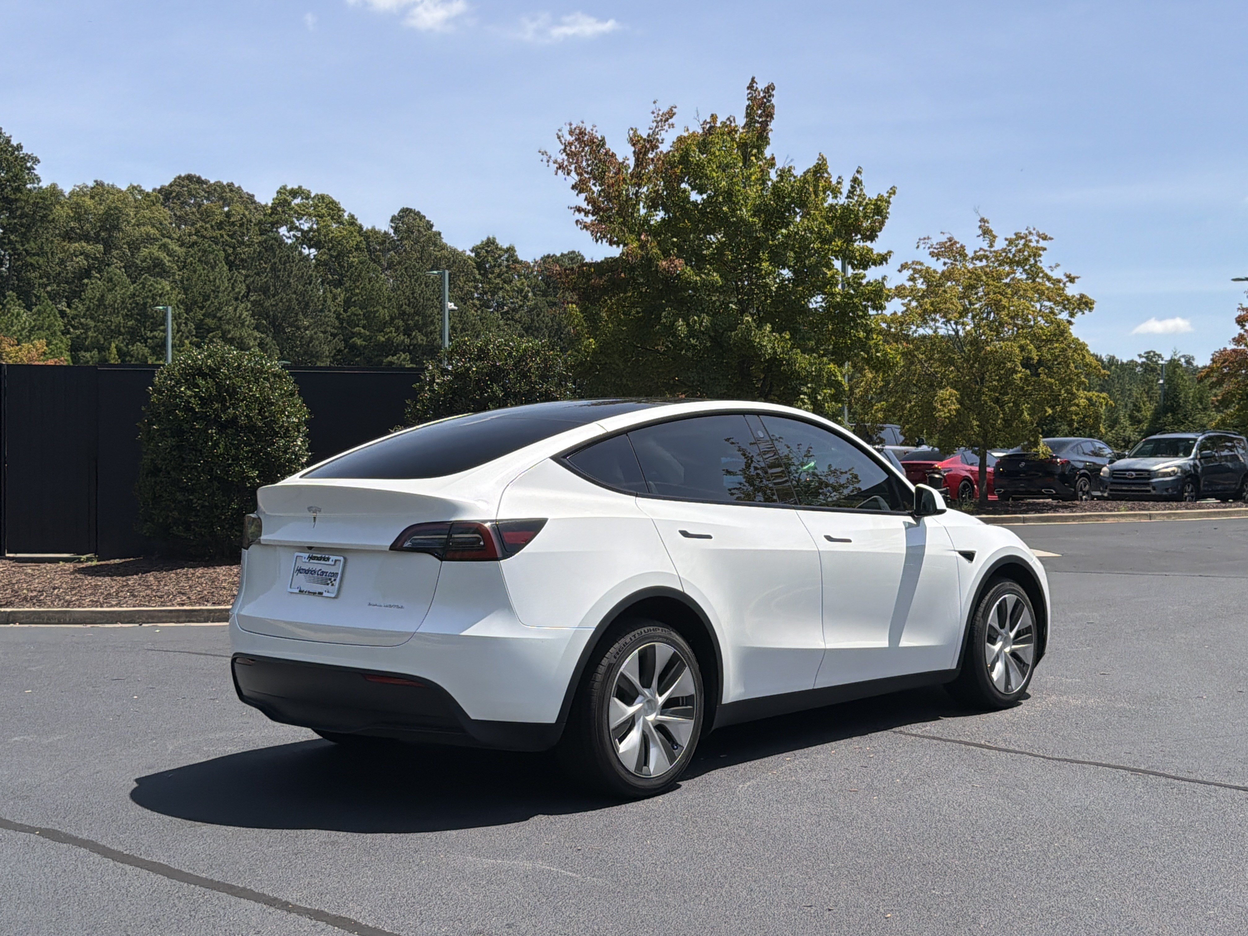 Used 2023 Tesla Model Y AWD image 3