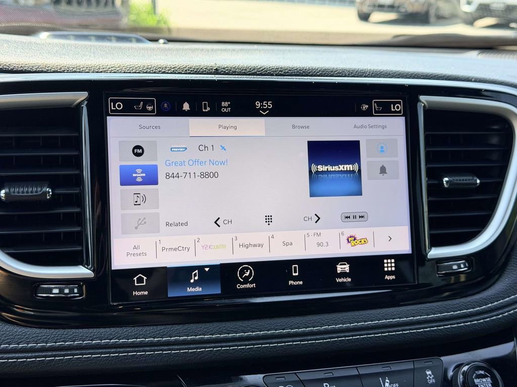 Used 2023 Chrysler Pacifica Touring-L w/ S Appearance Package FWD image 9
