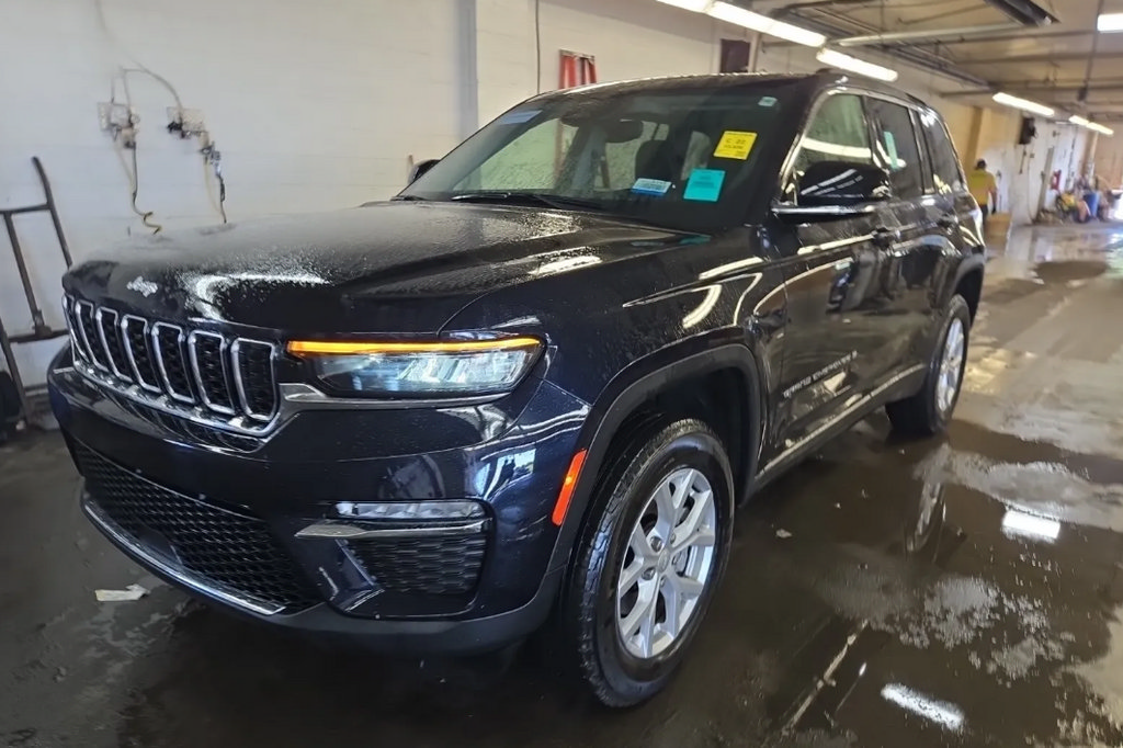 Used 2023 Jeep Grand Cherokee Limited AWD/4WD image 1