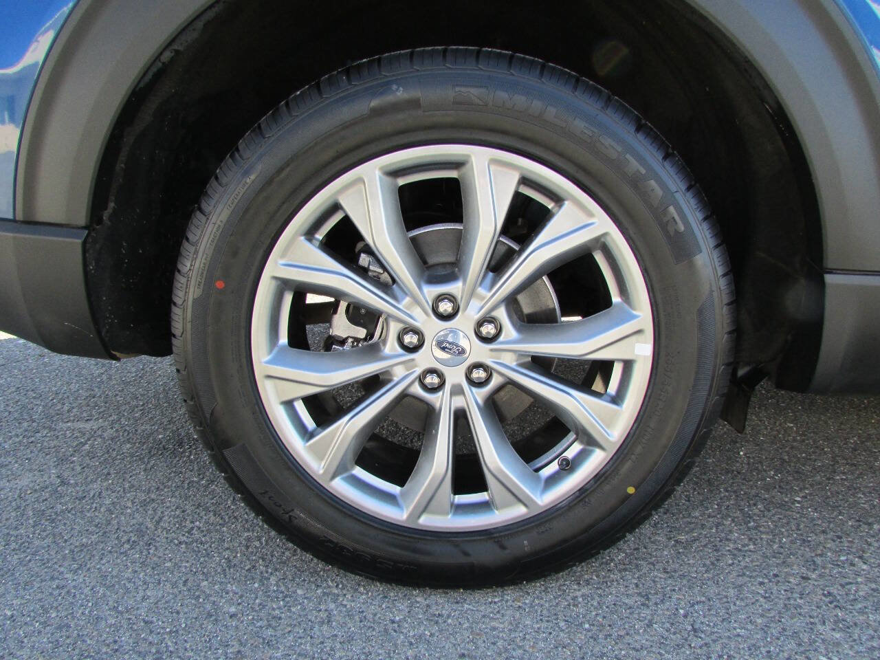 Used 2023 Ford Explorer Limited image 12