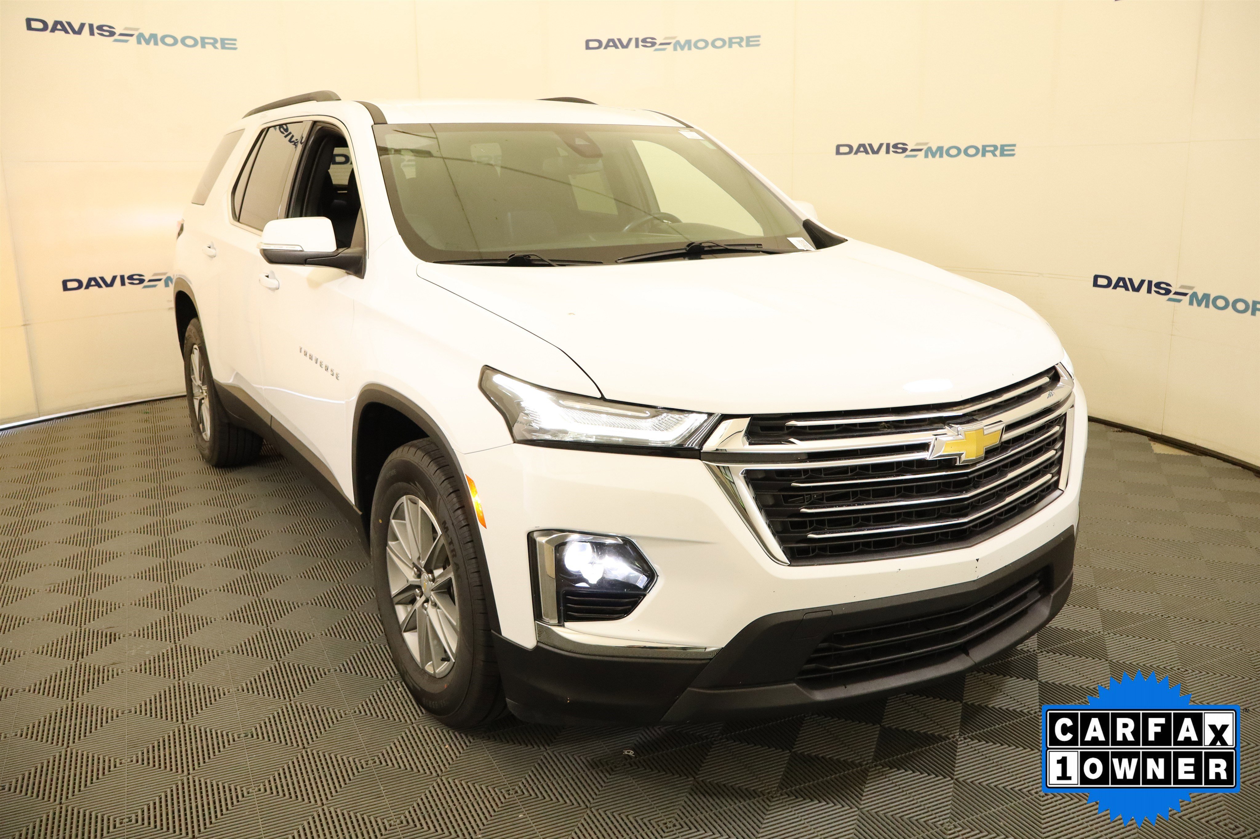 Used 2023 Chevrolet Traverse LT FWD image 3