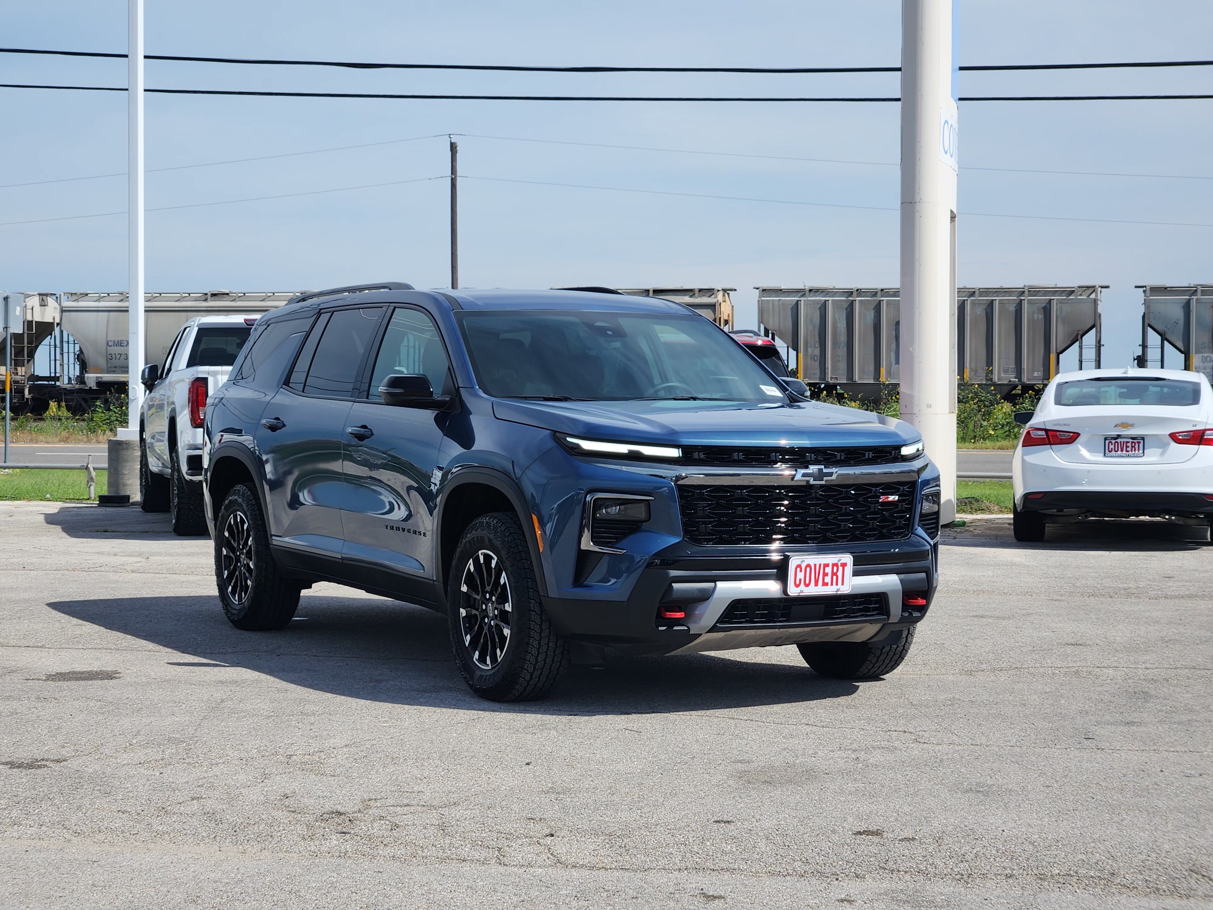 Used 2025 Chevrolet Traverse Z71 AWD/4WD image 3