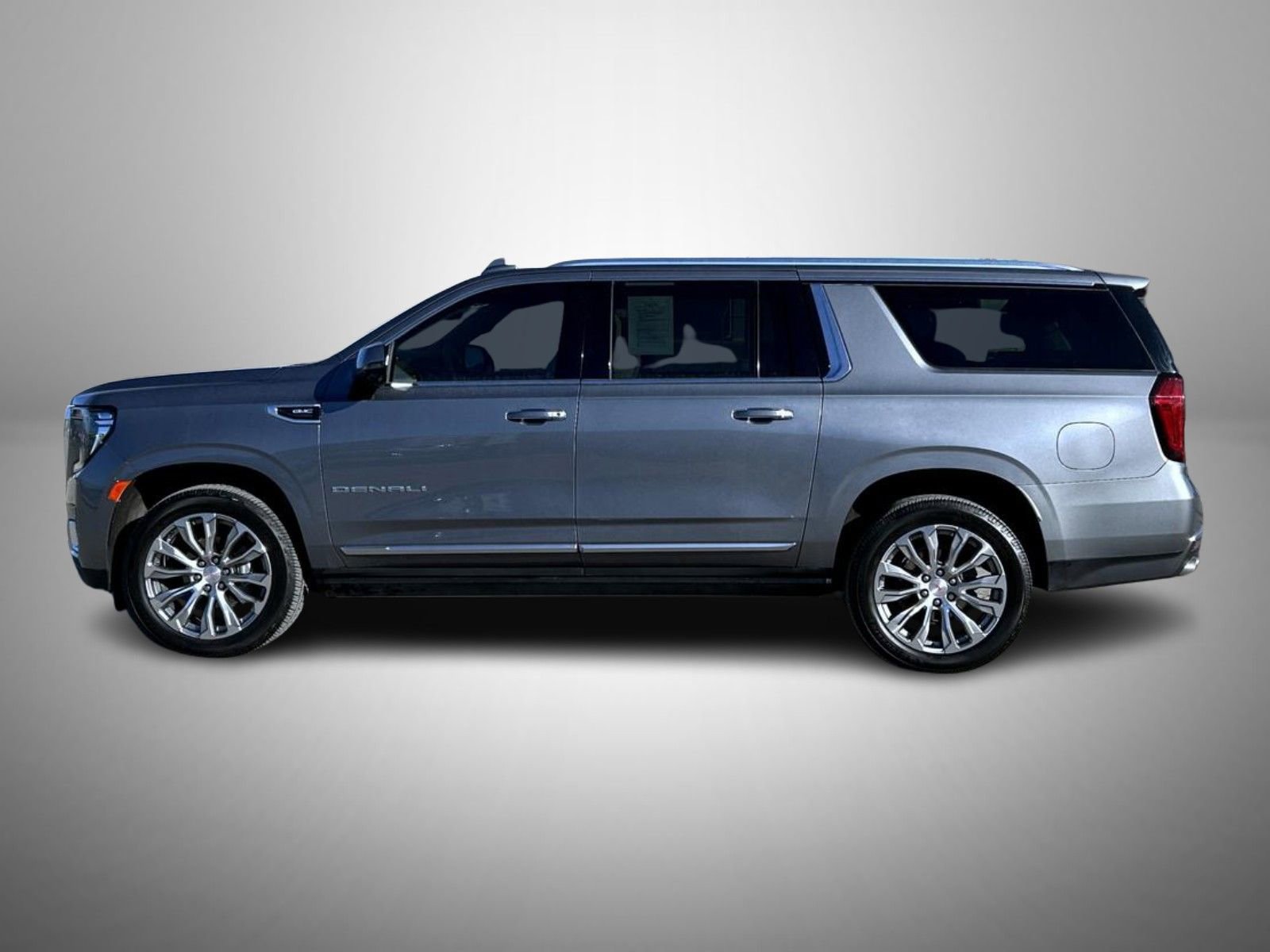 Used 2022 GMC Yukon XL Denali w/ Denali Premium Package image 8