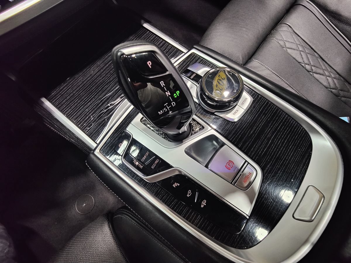 Used 2020 BMW 750i xDrive w/ Executive Package AWD/4WD image 43