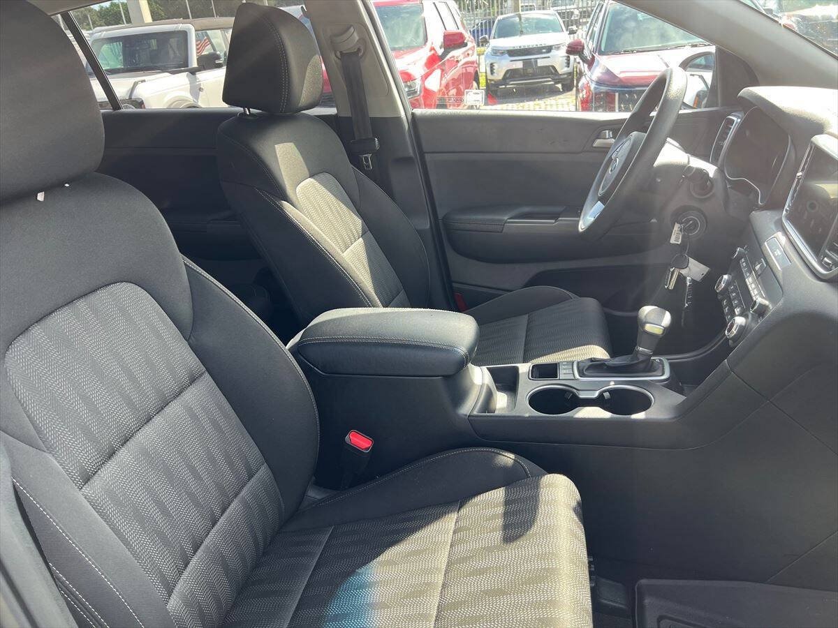 Used 2021 Kia Sportage LX AWD/4WD image 8